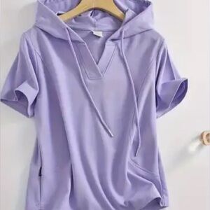 NWOT. Chic Summer Women’s Hooded 
T-shirt